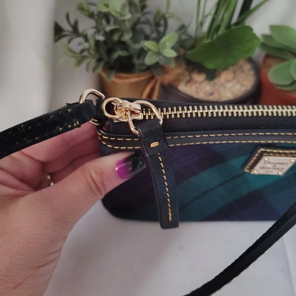 Dooney & Bourke Fabric Green And Blue Plaid Wristlet EUC - Picture 7 of 11